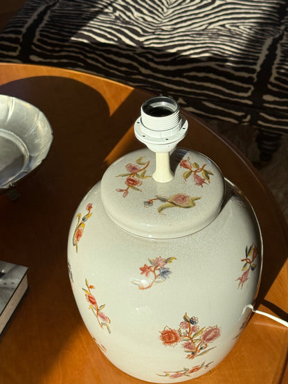 CHUNKY PORCELAIN LAMP