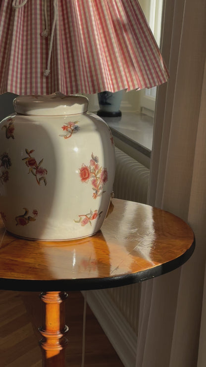 CHUNKY PORCELAIN LAMP